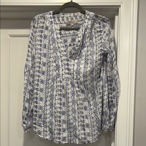 LOFT XS Blue and White Patterned Women's Top